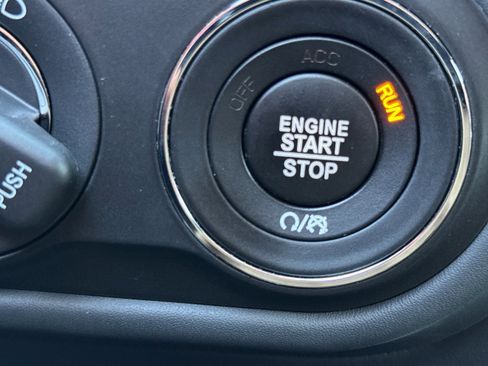 Used 2023 Maserati Levante Trofeo image 35