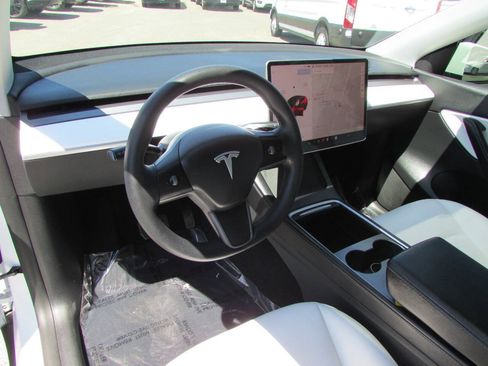 Used 2021 Tesla Model Y Long Range AWD/4WD image 11