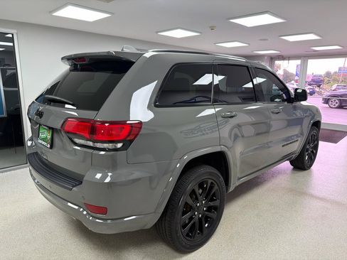 Used 2021 Jeep Grand Cherokee Laredo X AWD/4WD image 3