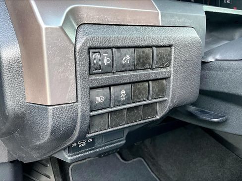 Certified 2024 Toyota Tacoma SR5 AWD/4WD image 32