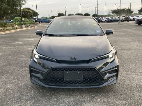Used 2025 Toyota Corolla SE FWD image 2