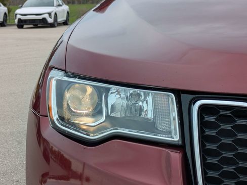 Used 2019 Jeep Grand Cherokee Laredo w/ Laredo X Package AWD/4WD image 10