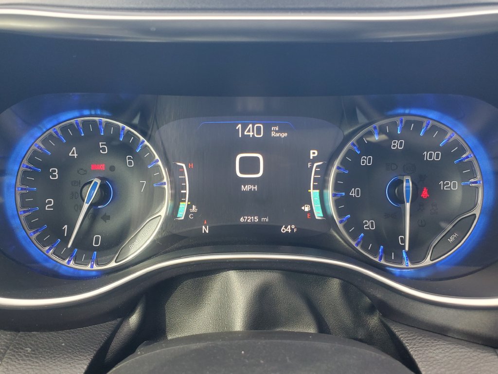 Used 2020 Chrysler Pacifica Limited w/ Tire & Wheel Group FWD image 9
