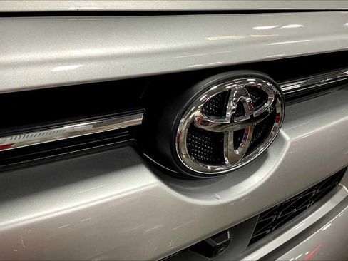 Used 2022 Toyota 4Runner TRD Off-Road Premium AWD/4WD image 27