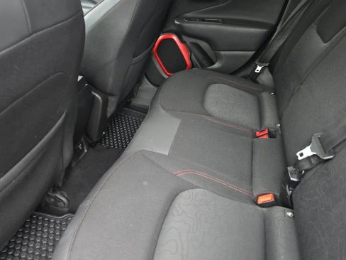 Used 2017 Jeep Renegade Trailhawk image 4