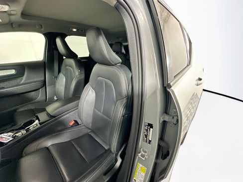 Used 2024 Volvo XC40 B5 Plus w/ Climate Package image 12