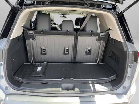 New 2026 Nissan Pathfinder Platinum FWD image 16