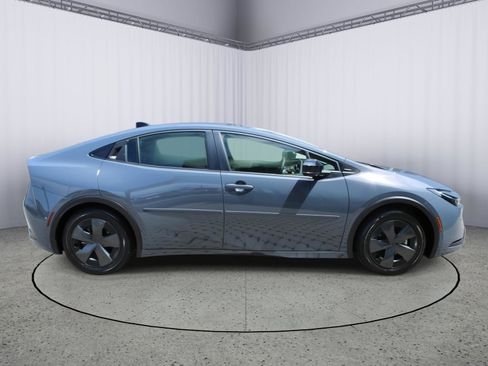 Used 2026 Toyota Prius LE w/ Protection Package #3 (TMS) FWD image 9