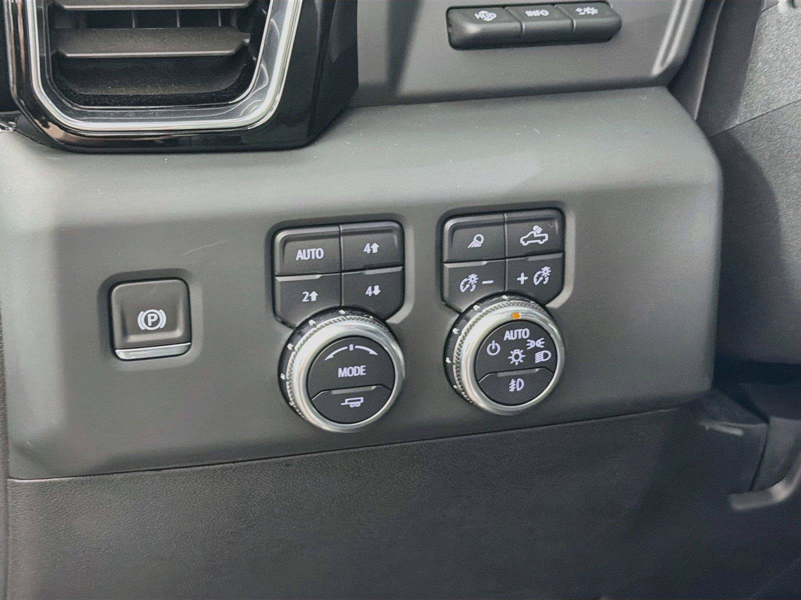 Used 2024 GMC Sierra 3500 Denali w/ Denali Reserve Package AWD/4WD image 17