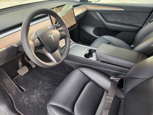 Used 2023 Tesla Model Y Long Range image 7