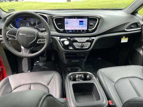 New 2026 Chrysler Pacifica Select image 21