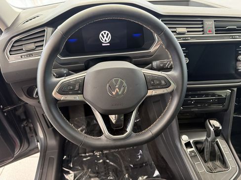 Certified 2024 Volkswagen Tiguan SE w/ Panoramic Sunroof Package FWD image 25