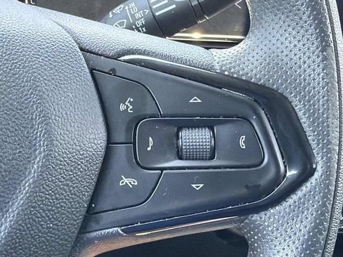 Used 2025 Chevrolet Trax LT FWD image 23
