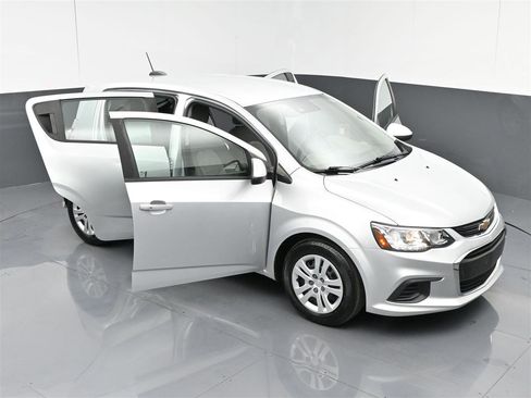 Used 2020 Chevrolet Sonic LT FWD image 37