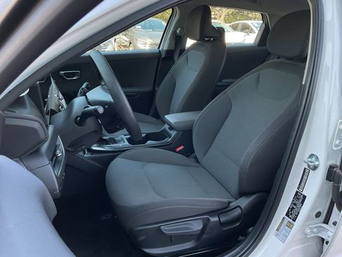 Used 2025 Kia K4 LXS image 14