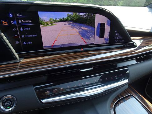 Certified 2024 Cadillac Escalade ESV Premium Luxury AWD/4WD image 18