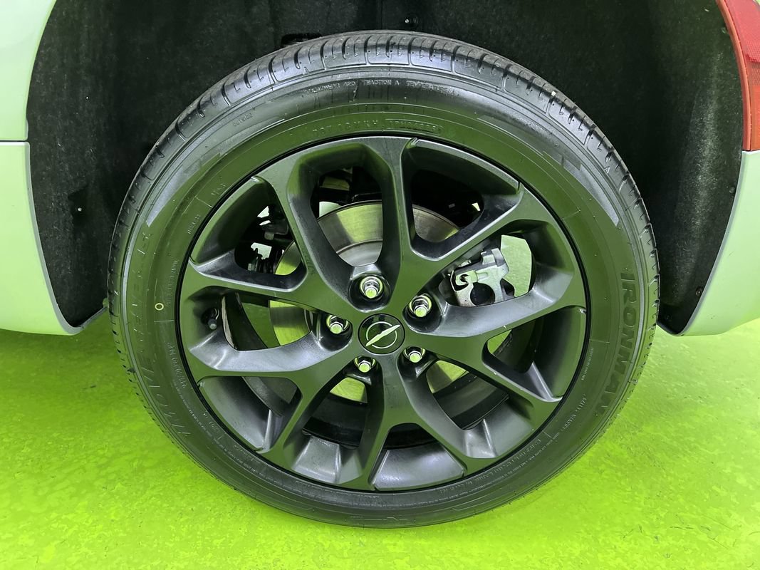 Used 2023 Chrysler Pacifica Limited w/ Uconnect Theater Family Group AWD/4WD image 15