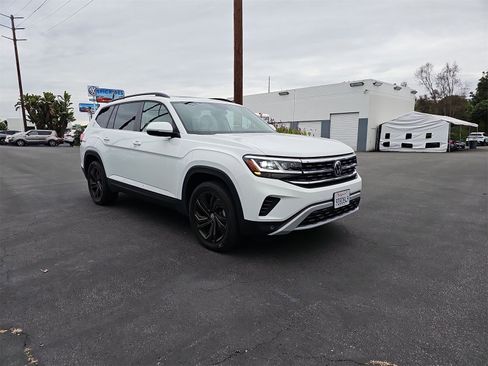 Used 2023 Volkswagen Atlas SE w/ Panoramic Sunroof Package image 3