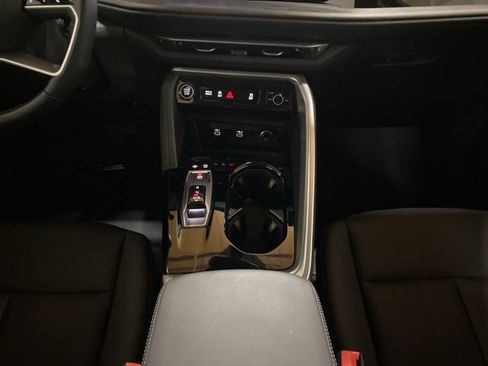 Used 2025 Audi Q5 Premium w/ Convenience Package image 11