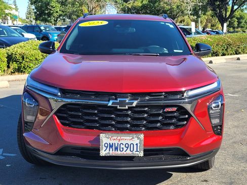 Used 2025 Chevrolet Trax RS w/ Driver Confidence Package image 2