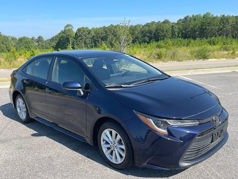 Used 2023 Toyota Corolla LE FWD image 18