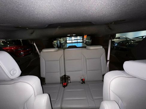 Used 2022 GMC Yukon SLT w/ SLT Premium Package image 12