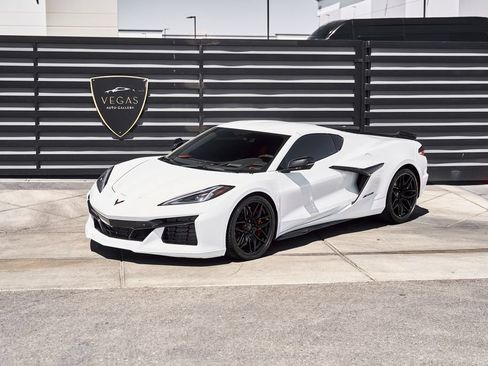 Used 2023 Chevrolet Corvette Z06 w/ Engine Appearance Package RWD image 5