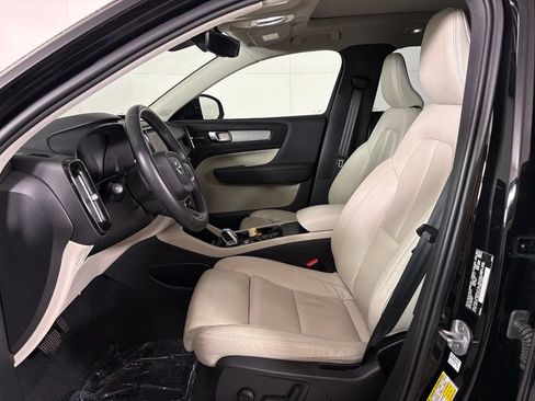Used 2024 Volvo XC40 B5 Plus w/ Climate Package AWD/4WD image 16