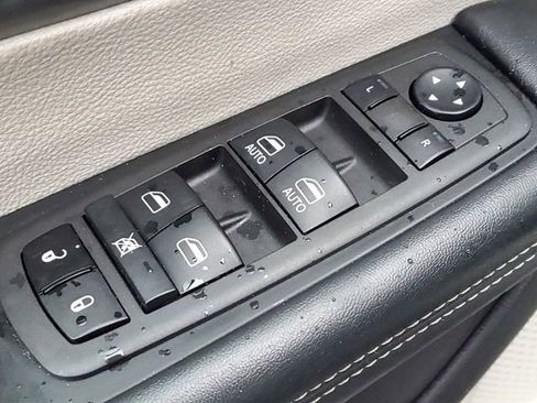 Used 2022 Chrysler Pacifica Touring-L image 21