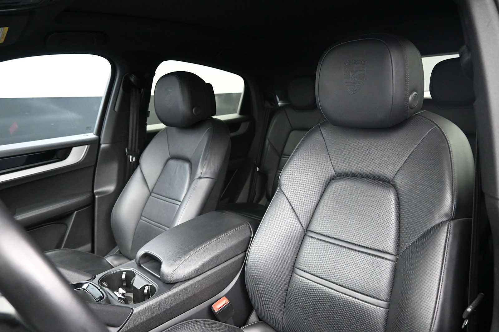 Certified 2024 Porsche Cayenne Coupe AWD/4WD image 5