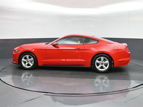 Used 2017 Ford Mustang Coupe image 4