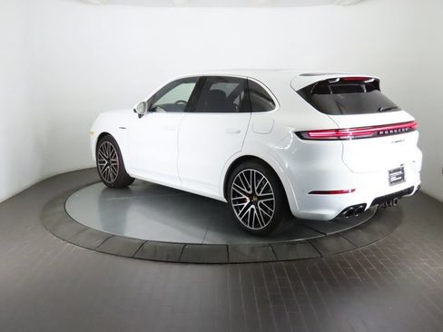 Certified 2025 Porsche Cayenne S AWD/4WD image 3