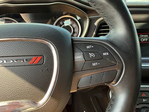 Used 2016 Dodge Challenger SXT RWD image 27