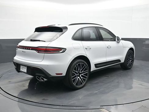 Certified 2025 Porsche Macan AWD/4WD image 22