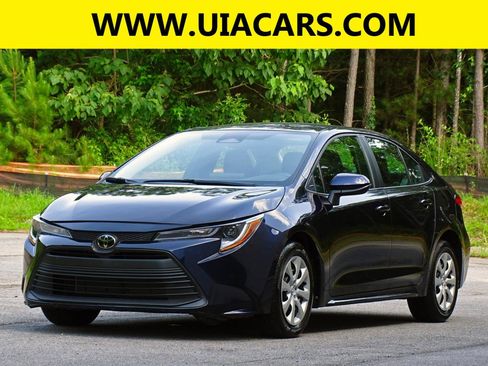 Used 2025 Toyota Corolla LE FWD image 2