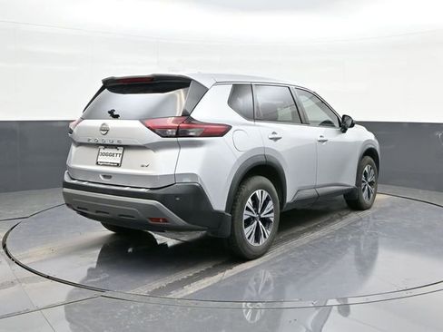 Used 2022 Nissan Rogue SV image 11