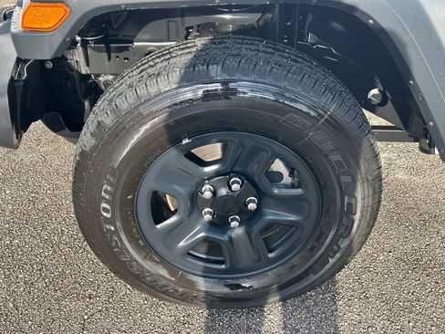 Used 2026 Jeep Gladiator Sport AWD/4WD image 17