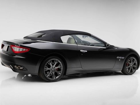 Used 2015 Maserati GranTurismo Convertible RWD image 37