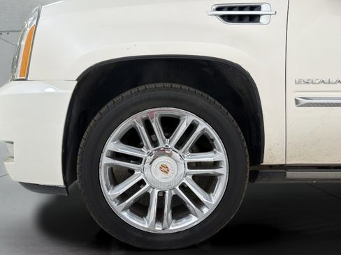Used 2013 Cadillac Escalade Platinum image 36