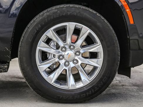 Used 2025 Chevrolet Suburban Premier image 11