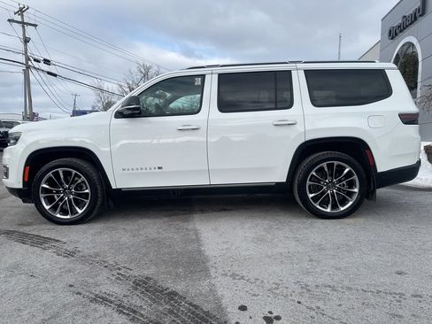 Used 2023 Jeep Wagoneer Series III w/ Premium Group I image 5