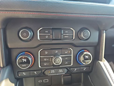 Used 2022 Chevrolet Suburban RST w/ Luxury Package image 18