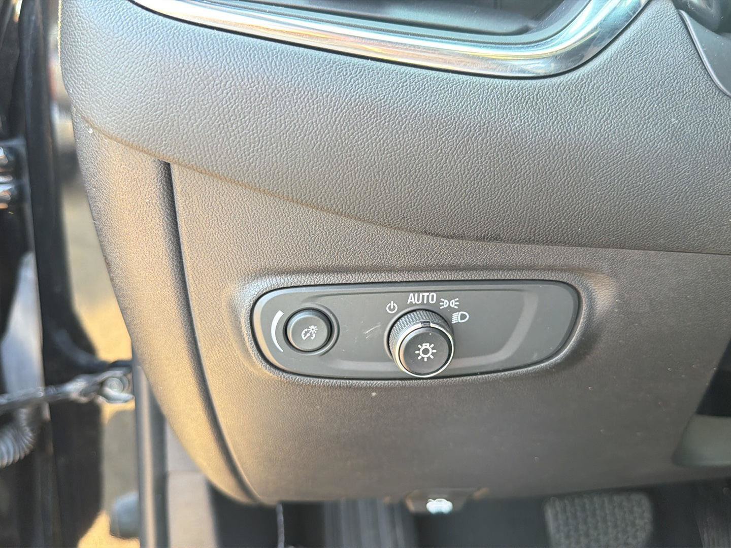Used 2024 Chevrolet Equinox LT FWD image 19