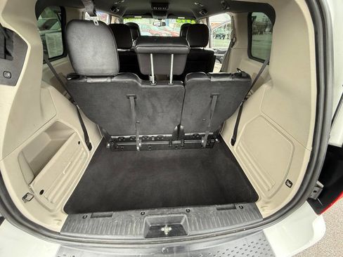 Used 2017 Dodge Grand Caravan SXT image 19