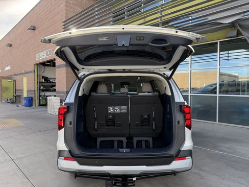 Used 2025 Kia Carnival EX image 38