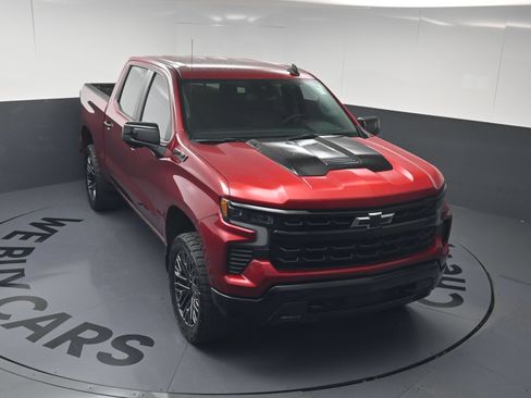Used 2025 Chevrolet Silverado 1500 LT Trail Boss w/ Dark Appearance Package AWD/4WD image 31