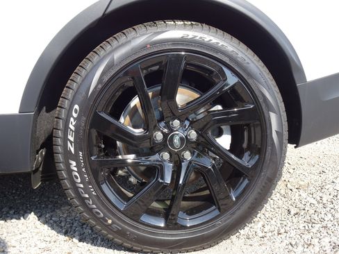 New 2025 Land Rover Discovery S image 16