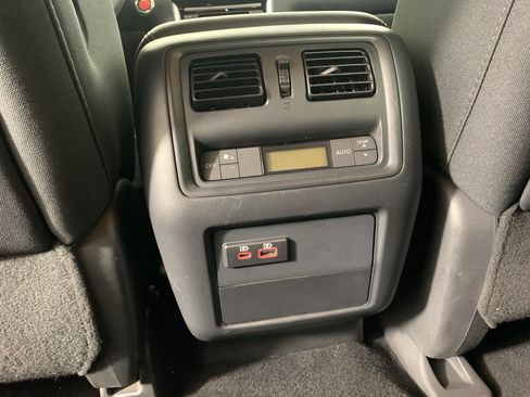 Used 2020 Nissan Pathfinder SV FWD image 32