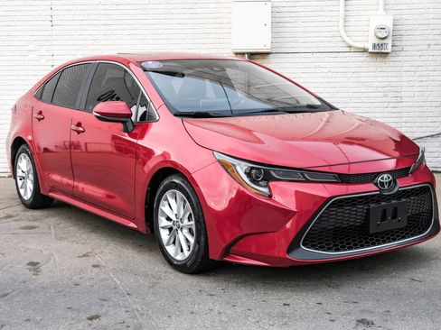Used 2020 Toyota Corolla XLE image 6
