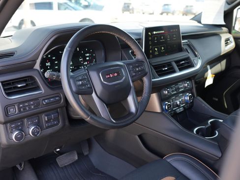Used 2024 GMC Yukon AT4 w/ Technology Package image 15